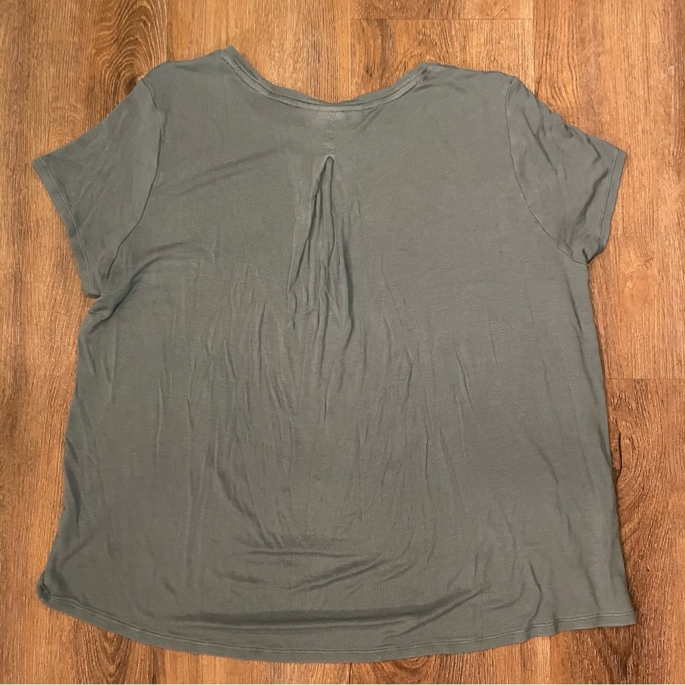 Athleta Slate Gray Ribbed Short Sleeve Tee Pleat Back Size Mediue - Picture 3 of 3